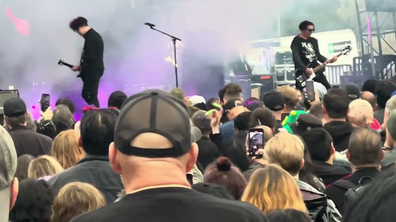 Clan of Xymox - Jasmine and Rose @ Cruel World Festival 2025