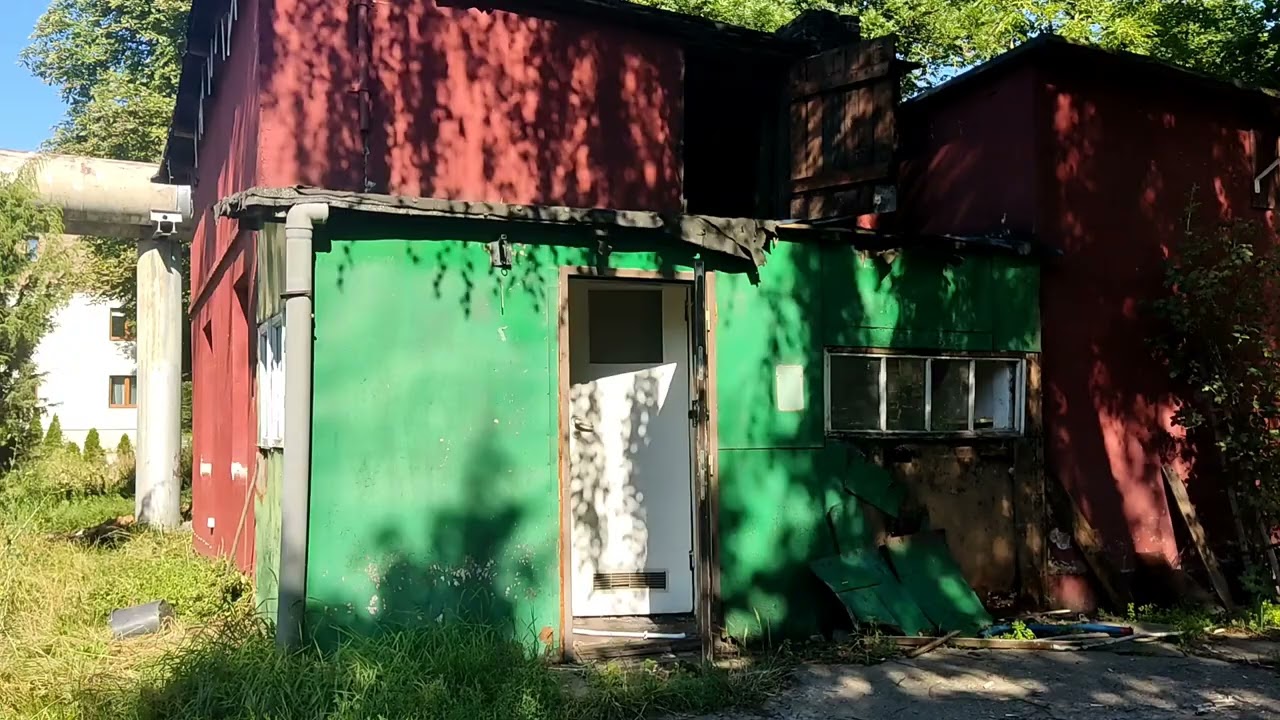 Mikroapartament. Minimalistyczne mieszkanko w dawnym wykonaniu. Pustostany do wyburzenia