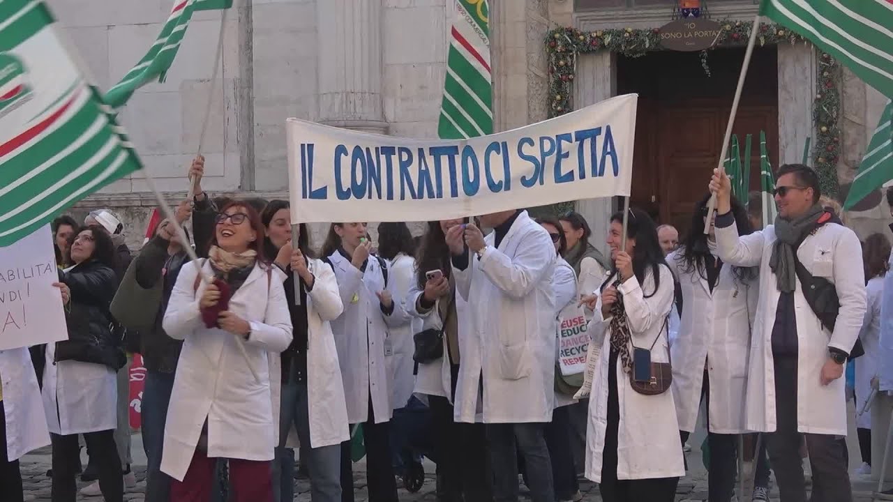 Rinnovo Contratto nazionale, farmacisti in protesta davanti alla prefettura
