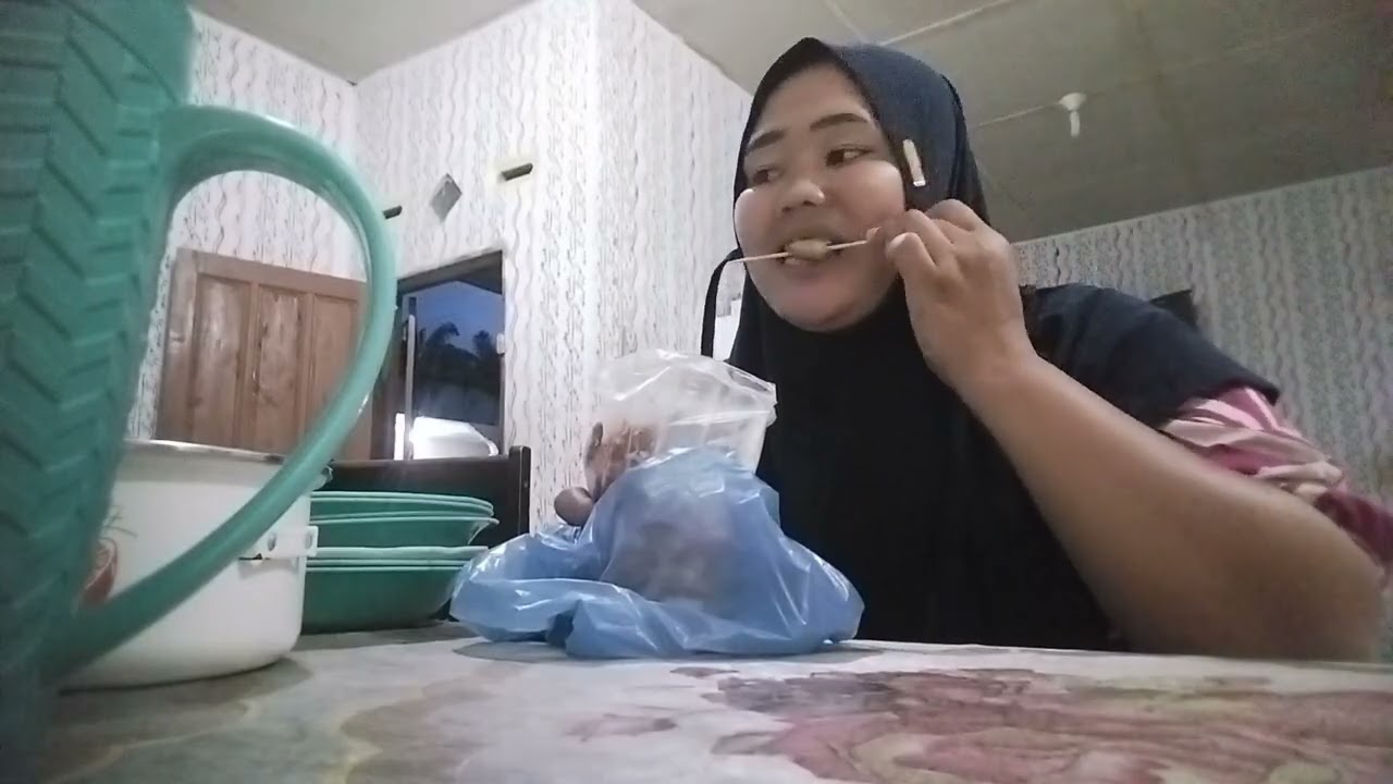 Pulang dari kebun||terus buka puasa