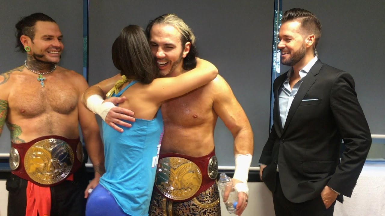Бэйли хочет обняться с группой Hardy Boyz в Штутгарте, Германия