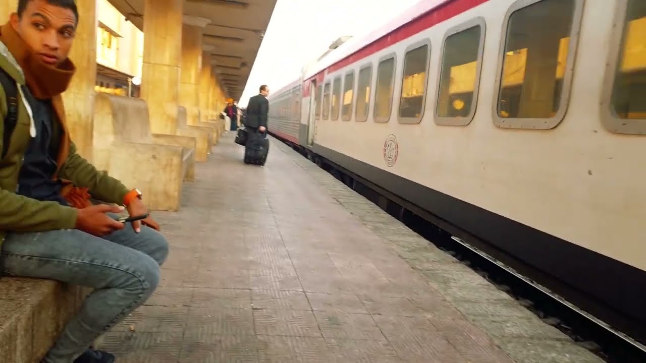 الساعة السابعة صباحا محطة اسيوط