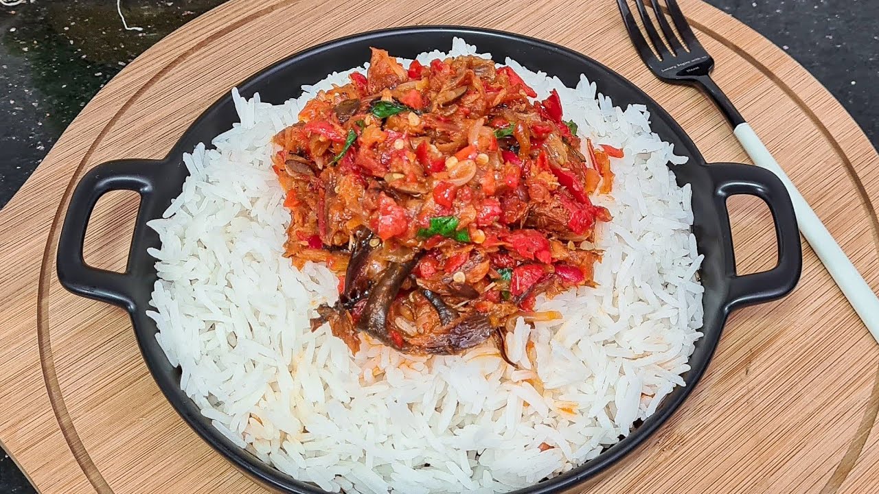 HOW TO MAKE A DRY FISH SAUCE THAT GOES WITH EVERYTHING/ NIGERIAN FISH STEW