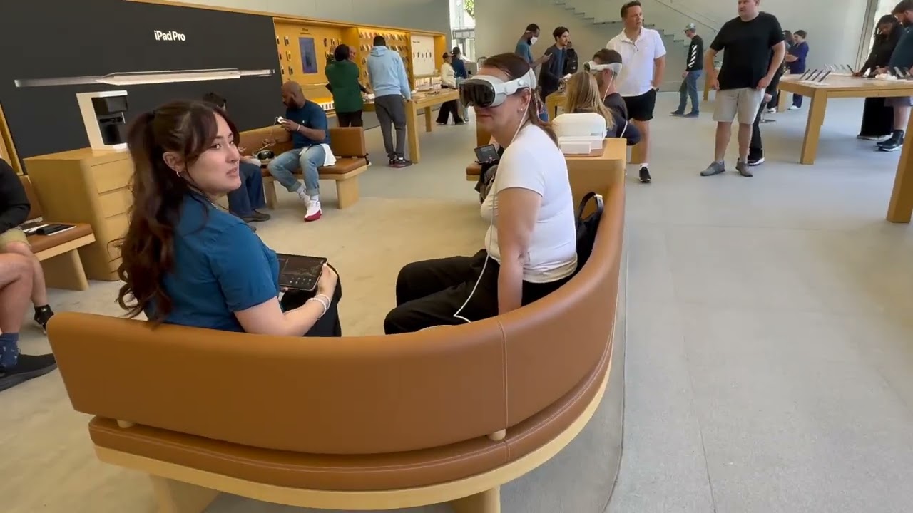 Tour of Apple Store at Union Square, San Francisco, California, USA