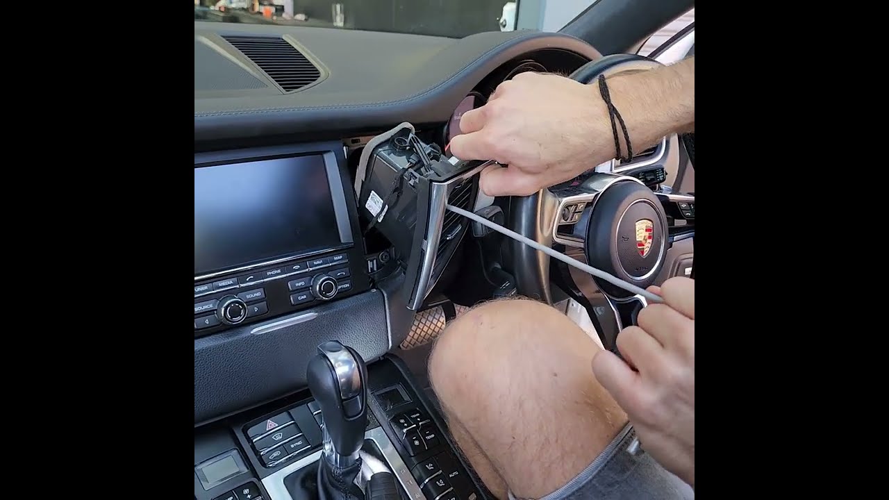 Porsche Macan 2015 - How to remove the dashboard vents safely