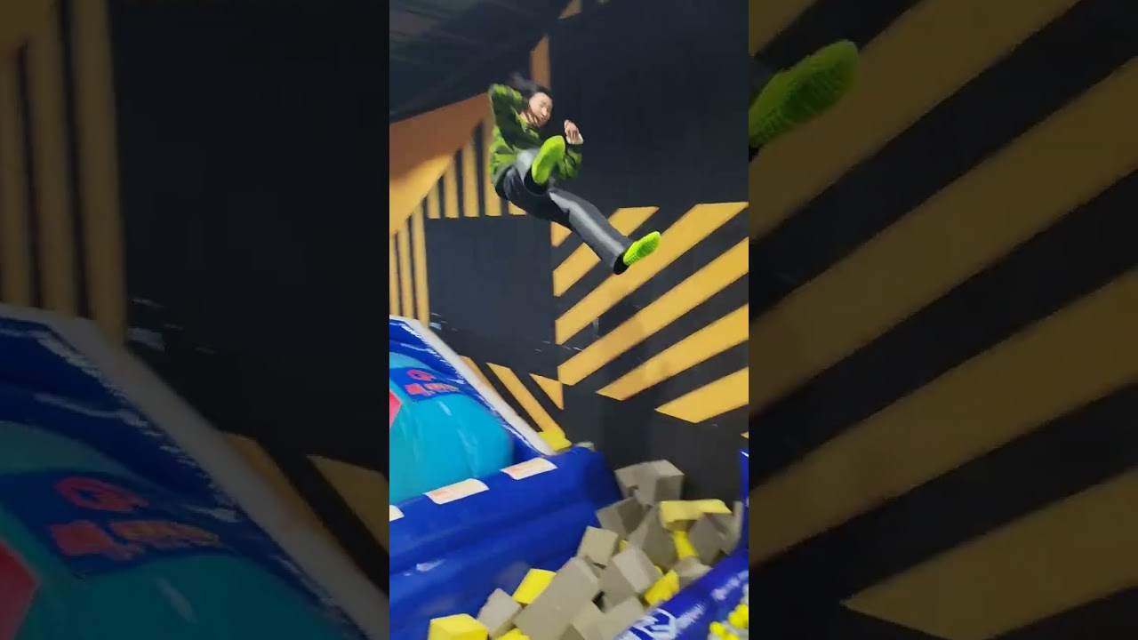 #trampoline #flipping #flippingfeed #flipping #acrobatics #frontflip