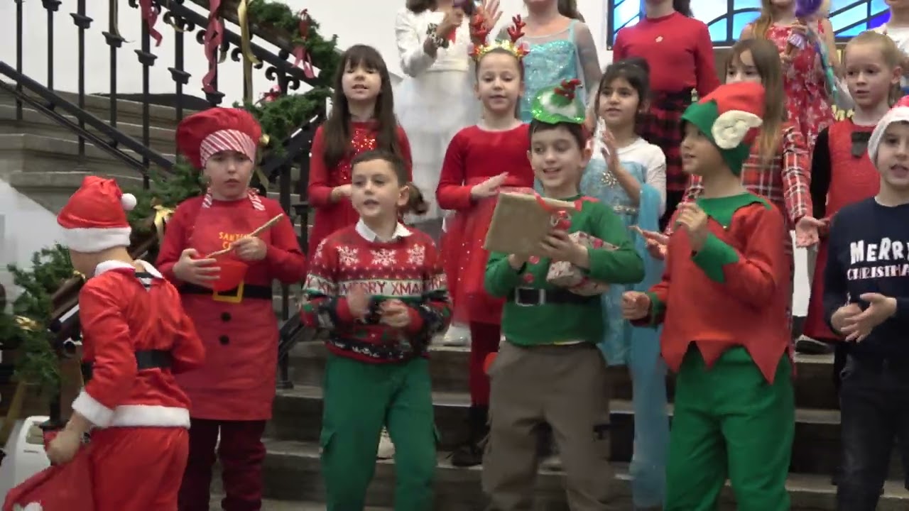 Около елхата   Начален етап