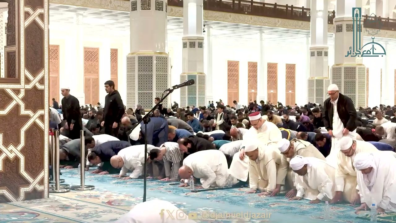 جانب من صلاة التراويح، بـ #جامع_الجزائر، ليوم الجمعة 5 #رمضان 1445هـ، بصوت القارىء الشيخ رشيد قوي.