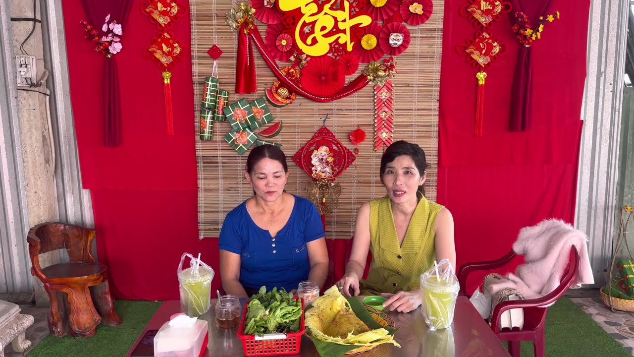 Một Ngày Bâņ Rộn Hai Chị Em Đôĩ Gió Lên Huyện Ăn Món Bánh Xèo Truyền Thống Của Người Miền Tây/LCSVD