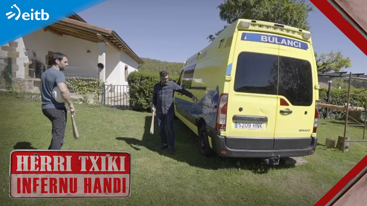 Furgoneta erosi nahi zuen Iñakik eta anbulantzia zahar bat lortu zuen Internet bidez!