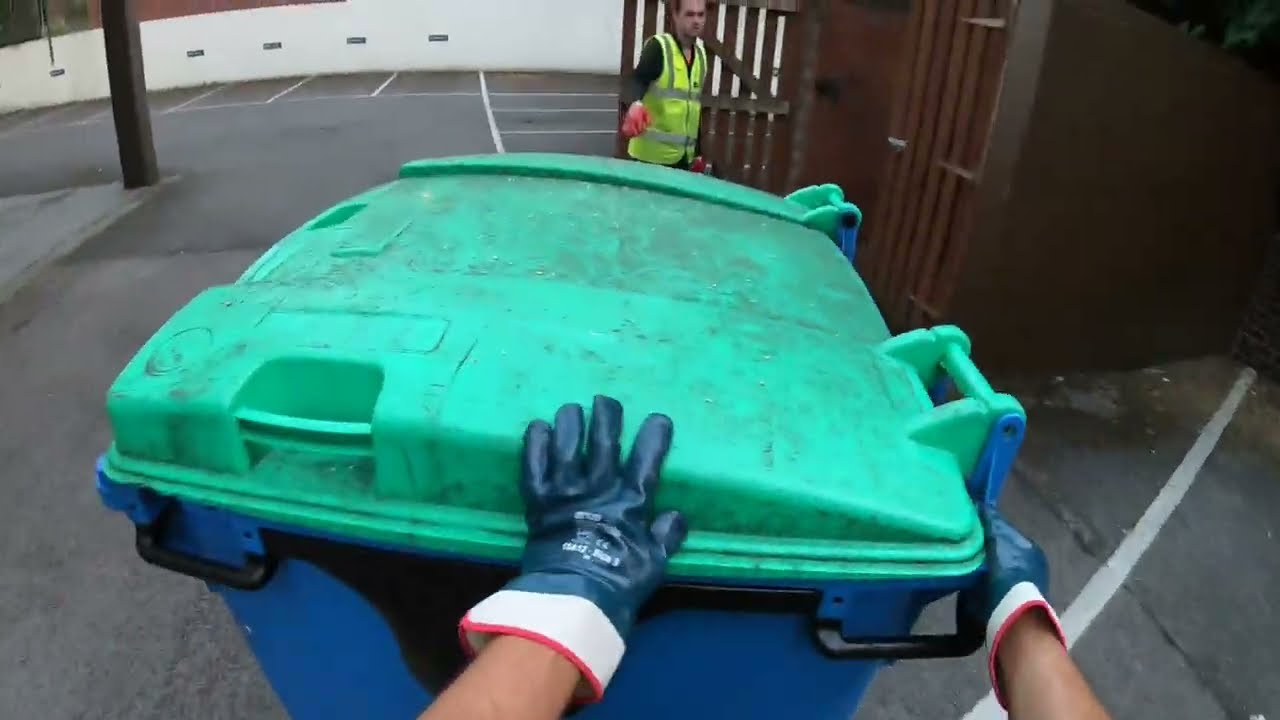TRADE WASTE OPERATIVE | RECYCLING LORRY | BIN MAN | HGV CLASS 2 DRIVER UK [POV]