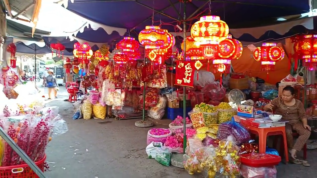 Chợ Long Hoa rộn ràng  sắc xuân nhiều mẫu lồng đèn ngày  tết  rực  rở  Phường Hòa Thành Tây Ninh 