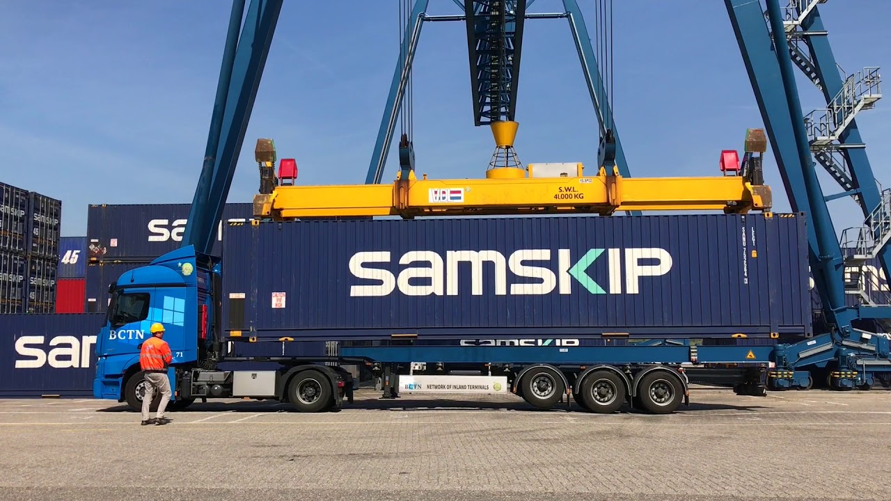 VDL spreader in operation at Container Terminal BCTN Nijmegen
