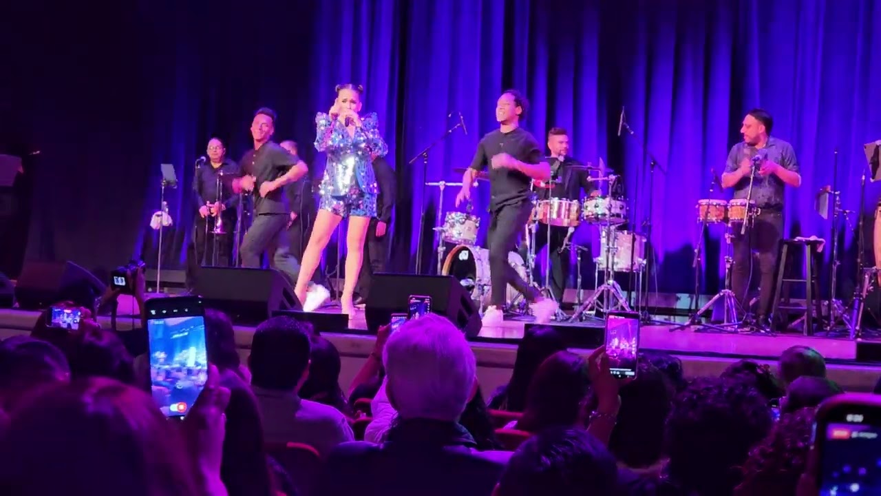 Daniela Darcourt- Concierto Completo en Town Hall: Manhattan, Nueva York