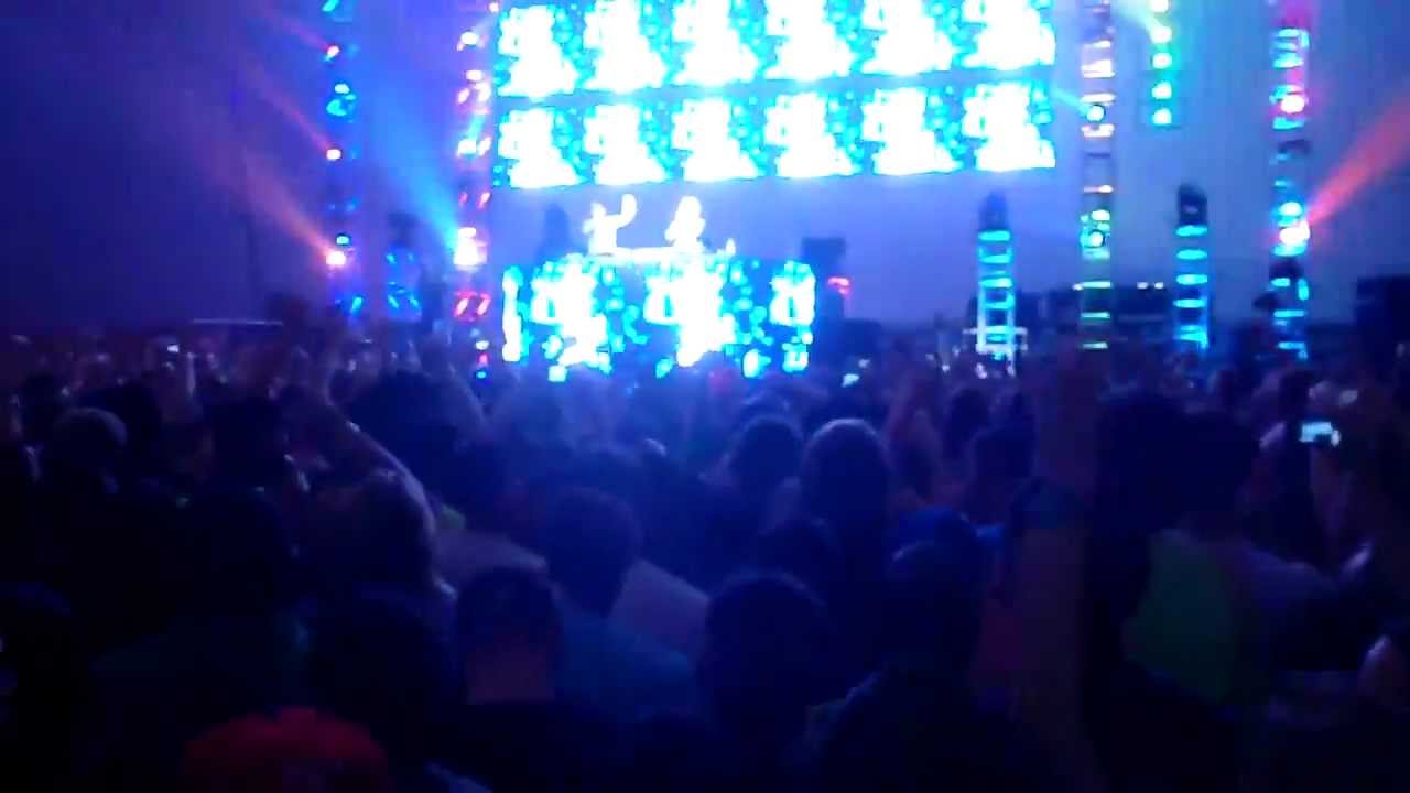 Benny Benassi @ Lights All Night 2011 - Cinema feat. Gary Go w/ Cinema (Skrillex Remix)