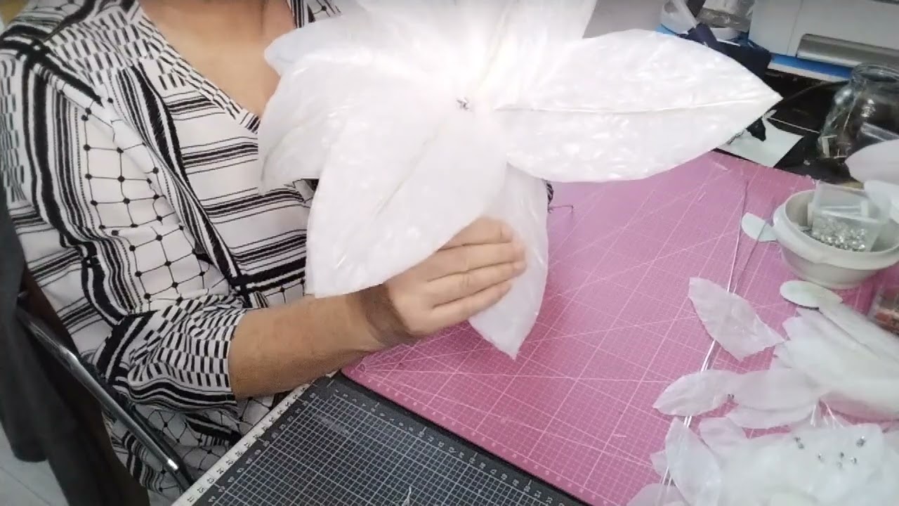 Papierblume aus Pergaminpapier