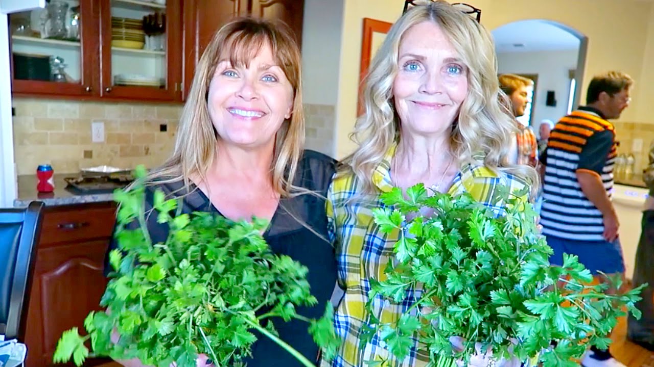 LESBIAN GRANDMAS ON THANKSGIVING!