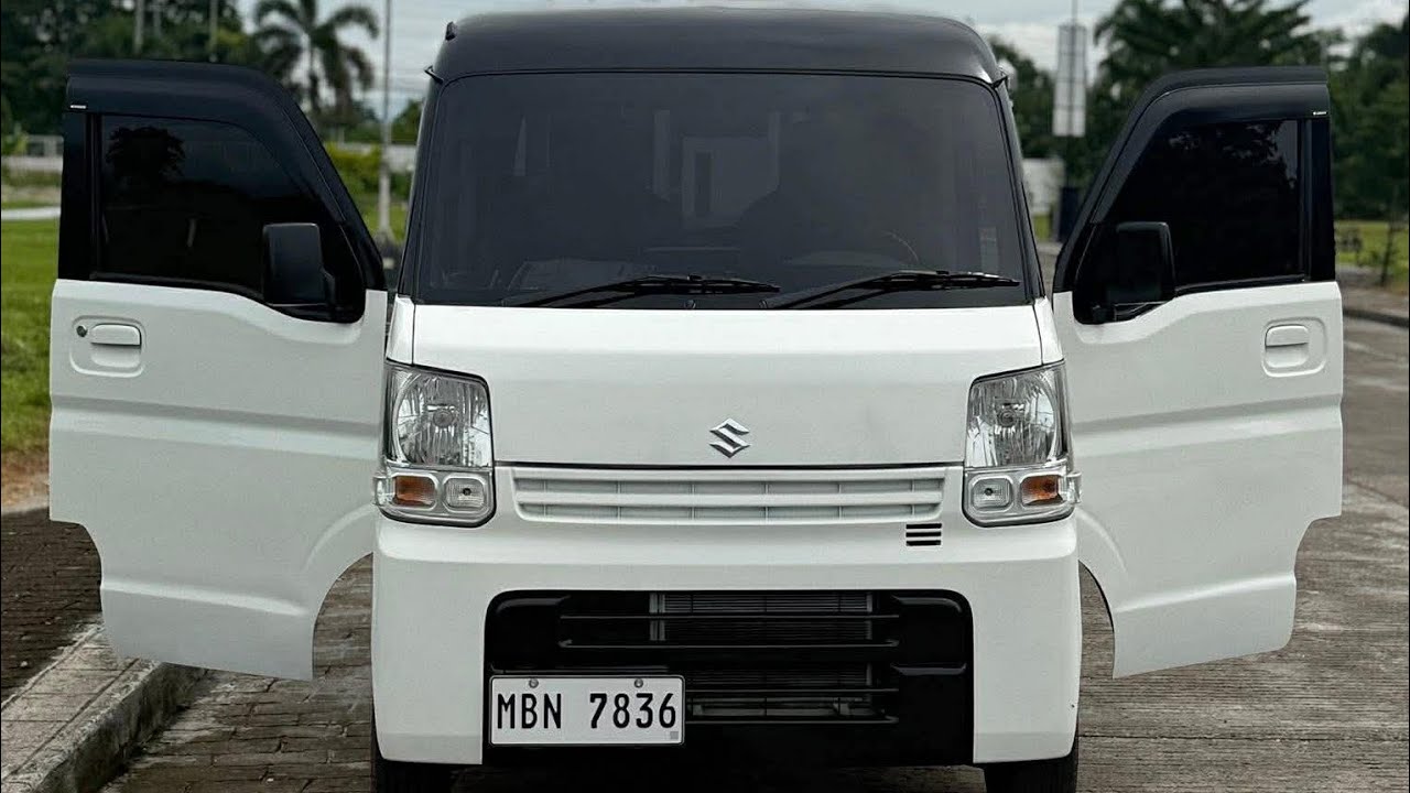 DR17V 4X2 TIPTRONIC Power front window, Straight Seats (Barato Meals Edition)