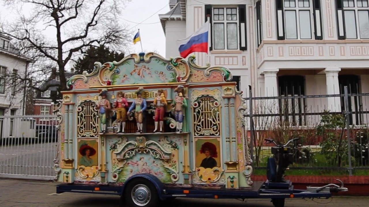 Dutch barrel organ at Russian Embassy in The Hague