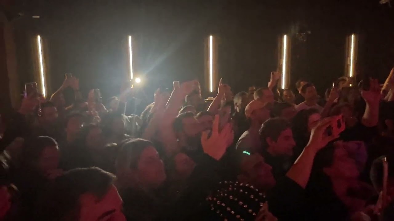Kaan Tangöze  -Senden daha güzel -canlı performans New York konseri