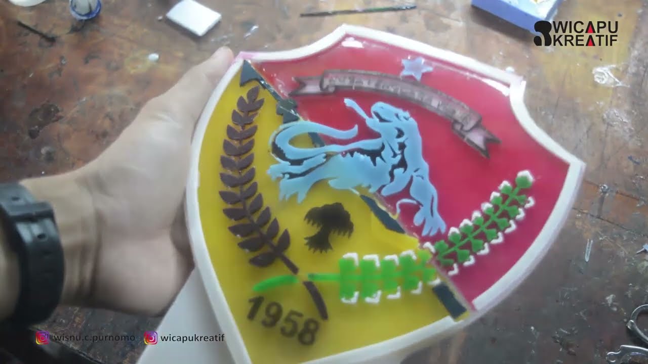 MEMBUAT PLAKAT DENGAN RESIN + WARNA. DICETAK DENGAN SILIKON