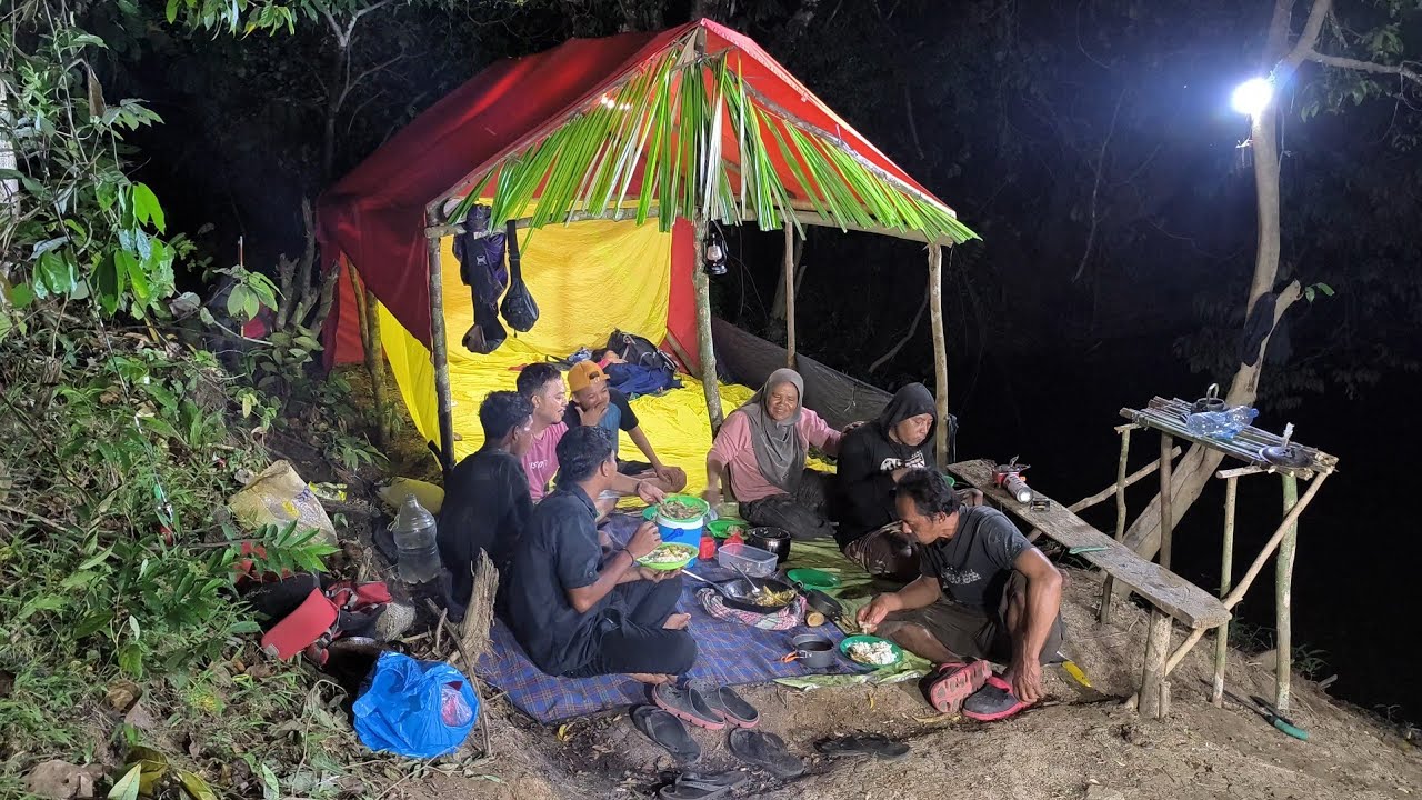 Not Camping hujan deras. Camping bersama teman2, berburu dan menginap di tepi sungai.