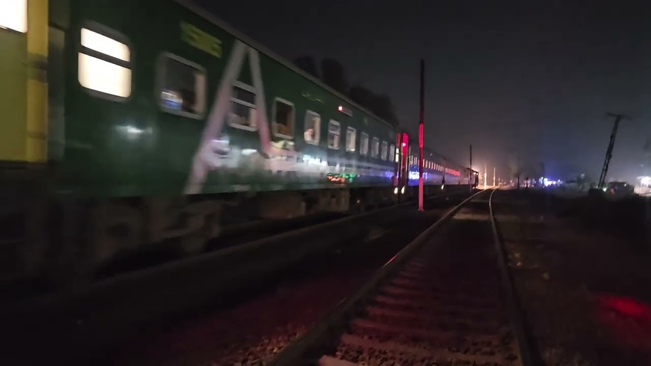6Dn Green Line Beauti Of PakRail #Pakrail #train #pakistanrailways #railwaycontent #railfanning 