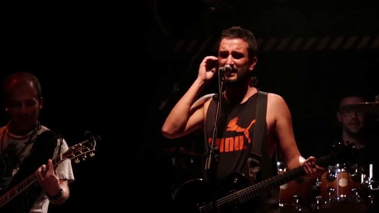 Forraje ::  La quiero a morir ::  en directo: Quince duchas de agua helada