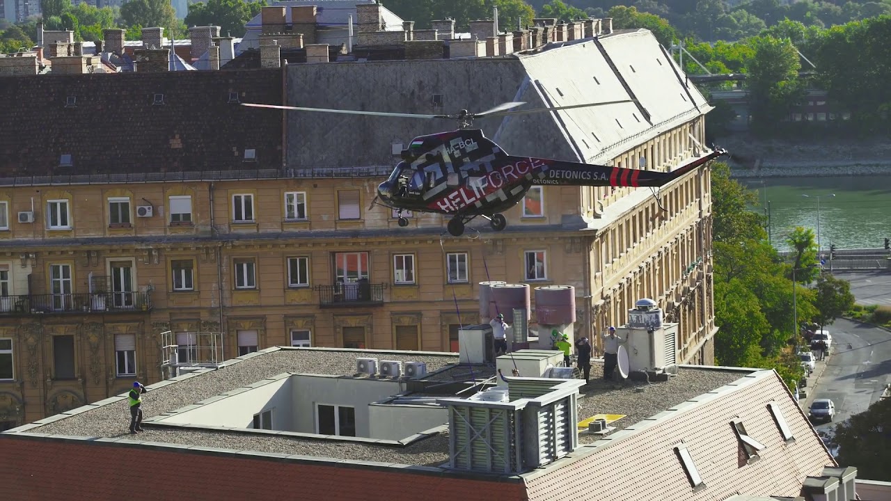 Helikopteres teheremel&eacute;s Budapest belv&aacute;ros&aacute;ban