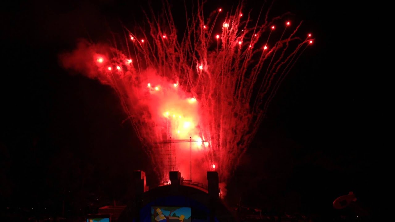 The Simpsons Take The Hollywood Bowl (Fireworks 09/13/2014)