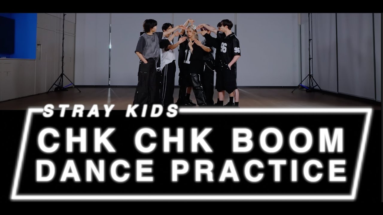 DANCE CHOREOGRAPHER ANALYZES -  Stray Kids 