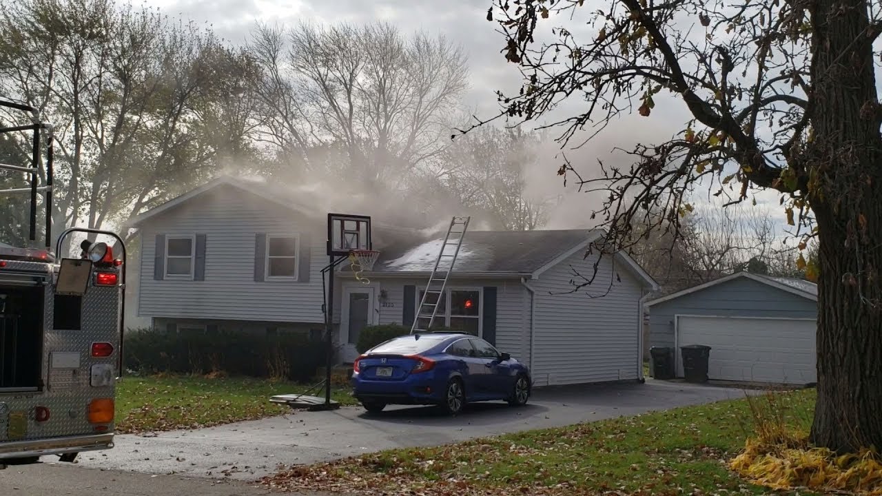 Lake Villa FPD + Mutual Aid on Scene of a Working House Fire in Lindenhurst, IL
