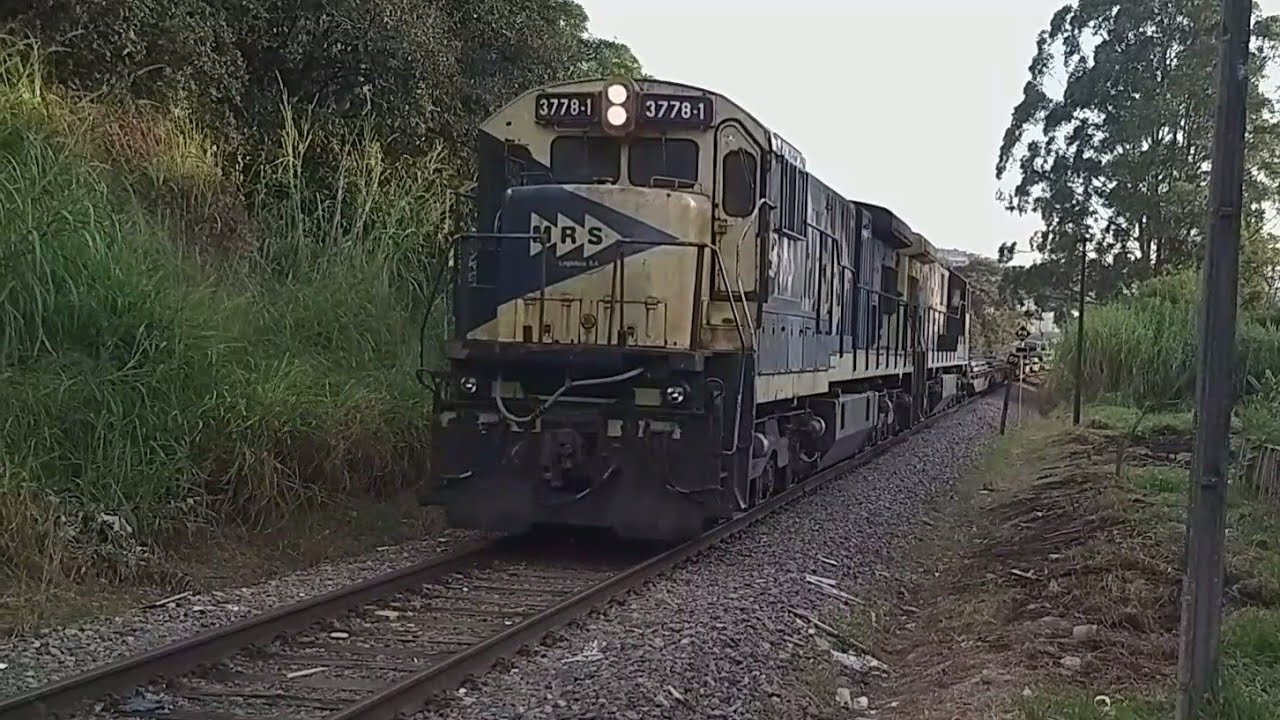 Trens passando debaixo da ponte BR 040 Minas Gerais