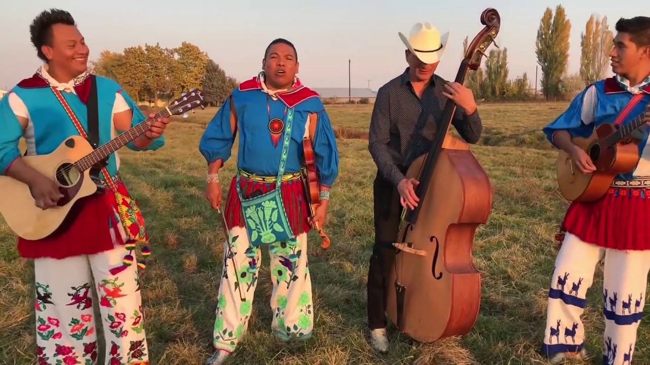 Huichol Musical & El Chino Del Rancho - Por Una Mujer Casada (En Vivo)