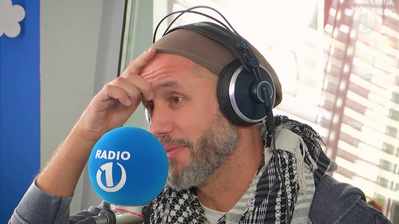 Voditelj oddaje Zvezde ple&scaron;ejo, Peter Poles v igrici RESNICA ali LAŽ