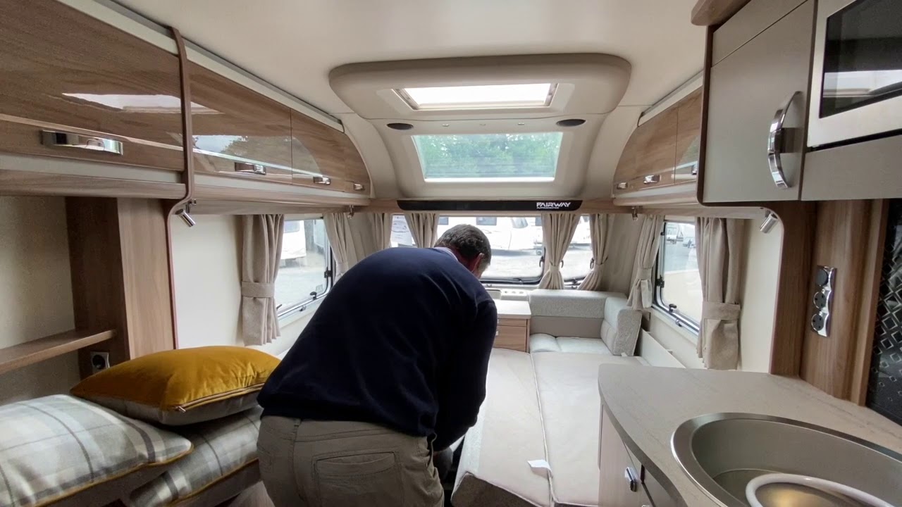 Demonstration of front bed make up in a Swift Fairway Platinum