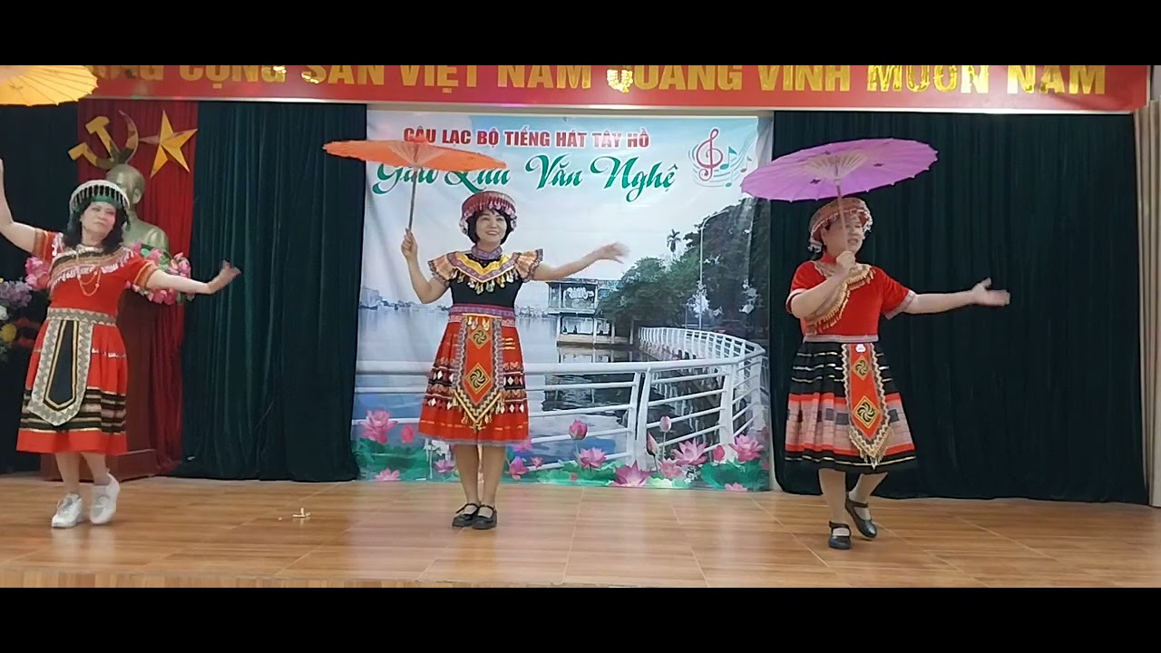 Múa vẫn vương chợ tình .