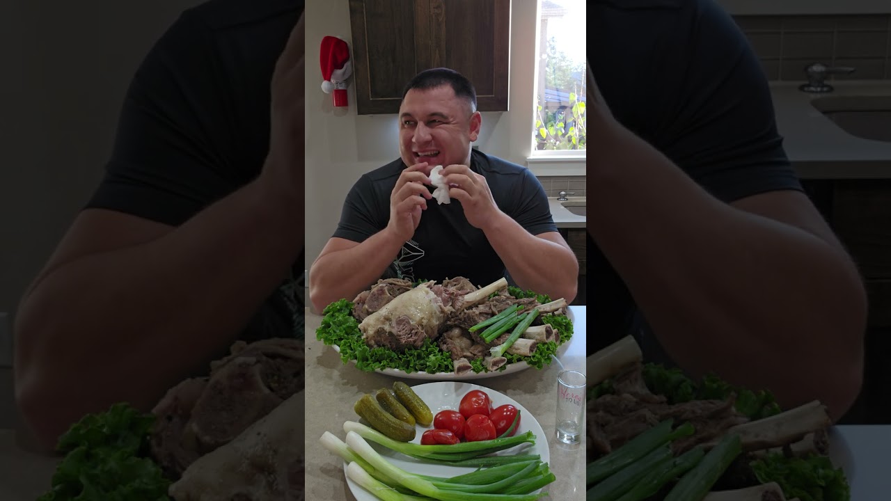 Обед баранина говядина огурчики помидорчики мукбангбанчик вкусно 😋 😋 😋 😋