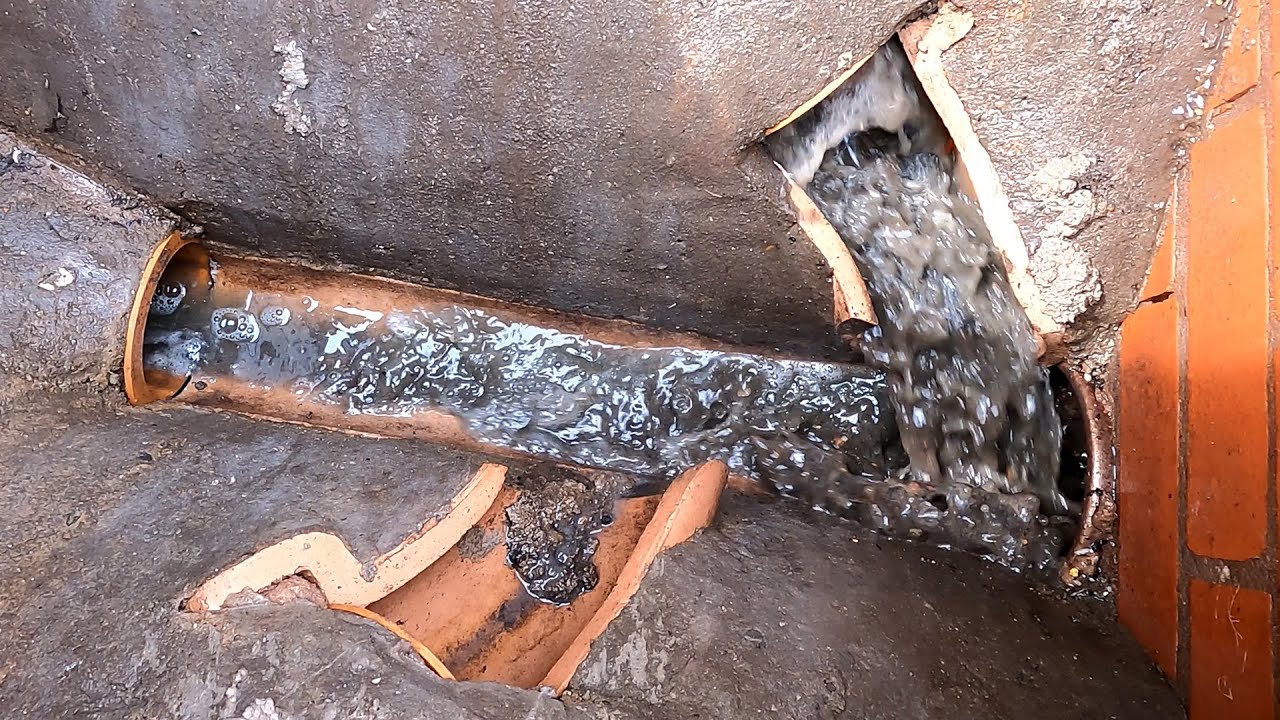 Manhole Unblock Full of RUBBLE