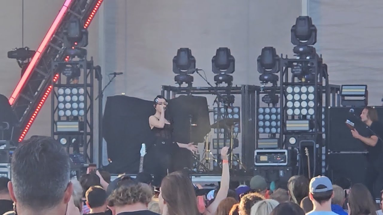 Poppy Bloodmoney Opening 8/10/24 Chicago Concert Live