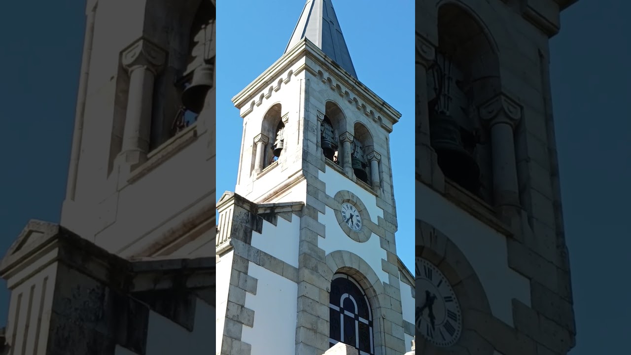 Sinos a tocar para a missa na igreja das Taipas - Guimarães