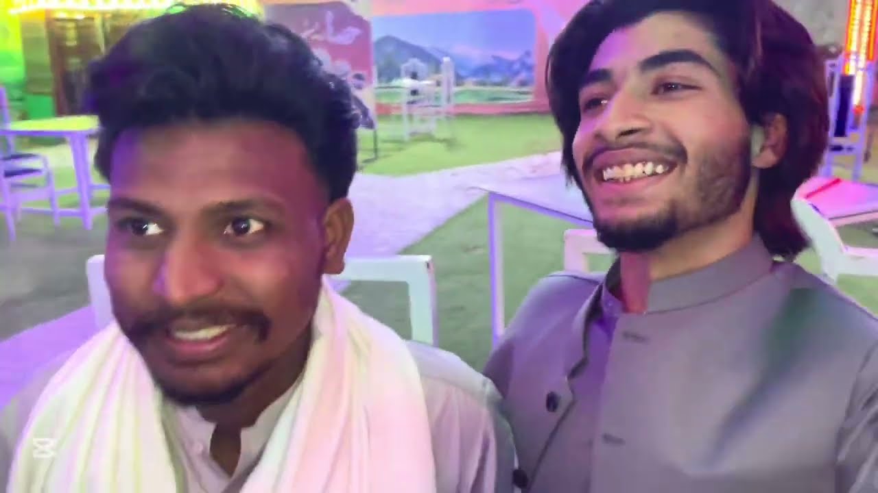 Aa Meri Bhanji  key birthday  🎂 Phir Hum Sab ￼ hub Bohot Inzwaki ￼  ￼ my friends mi 🥳🥳🥳￼￼￼