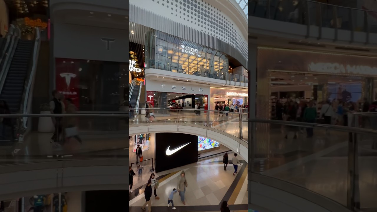What does Australia&rsquo;s largest and busiest shopping mall look like on a slow Sunday