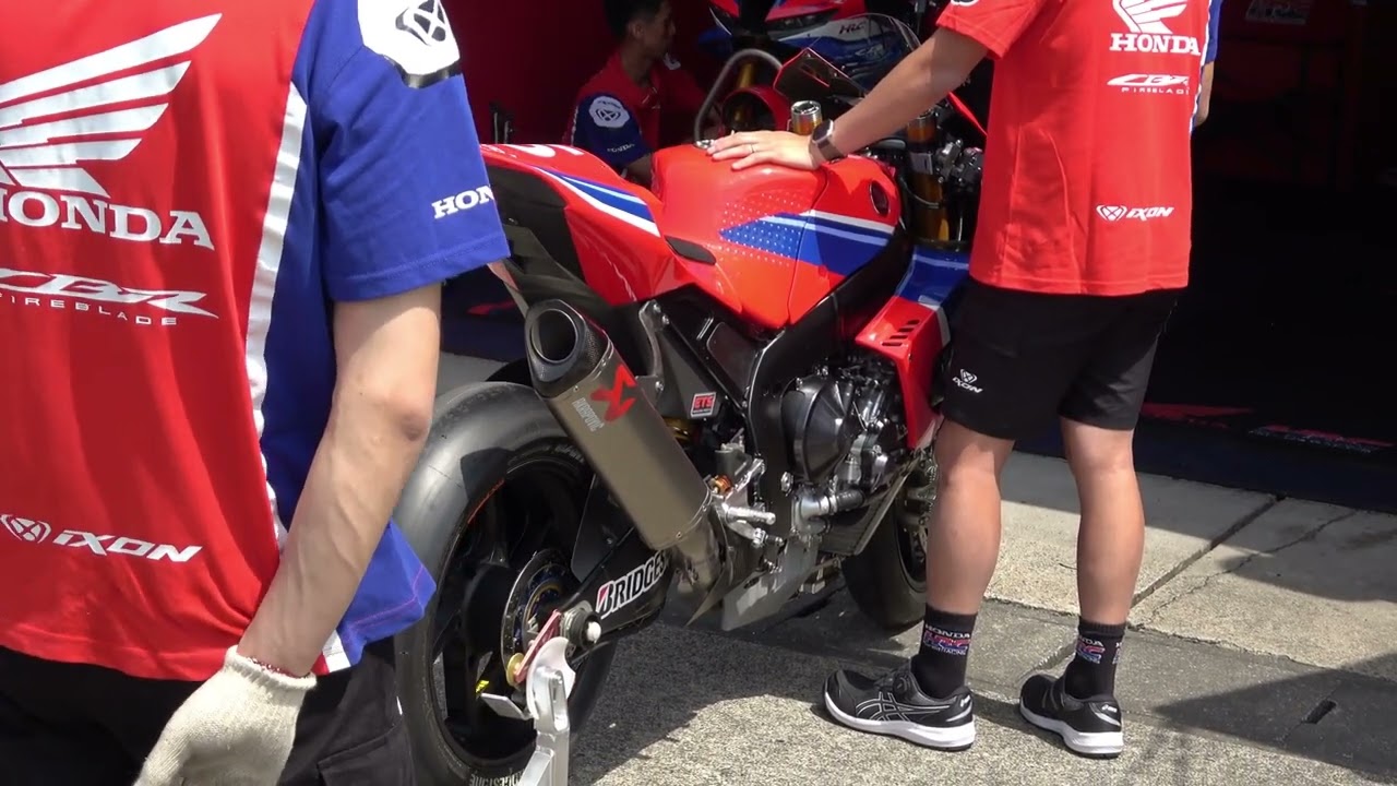HRC CBR1000RR-R 暖気