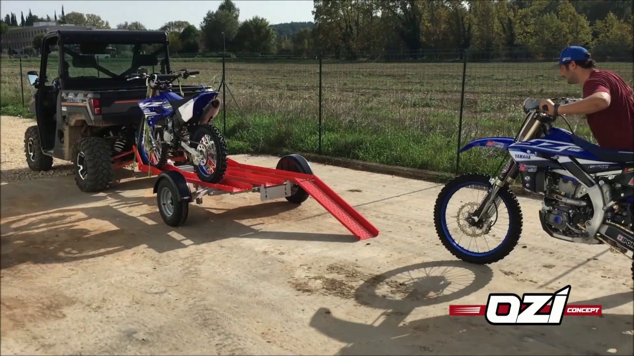 Tambi&eacute;n puedes llevar 2 motos con un remolque plegable Oziconcept.