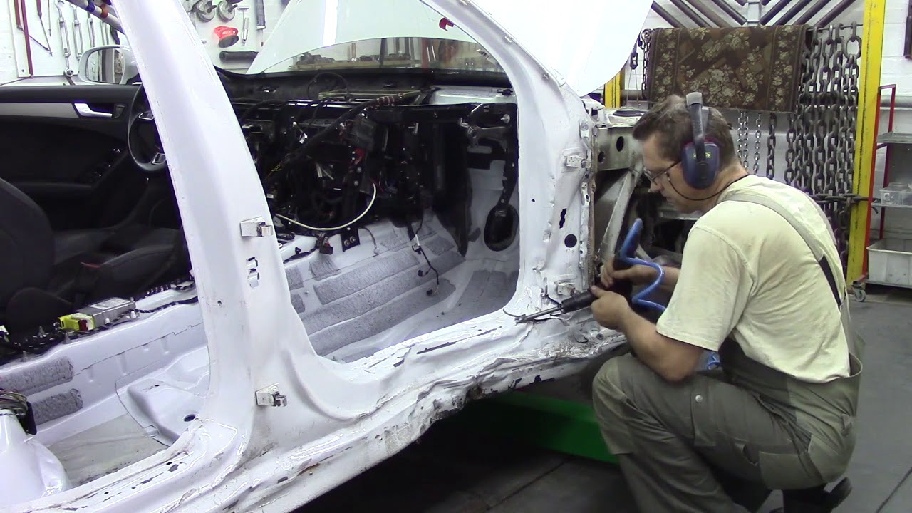 Ауди А4, первая попытка потянуть. Body repair after an accident.