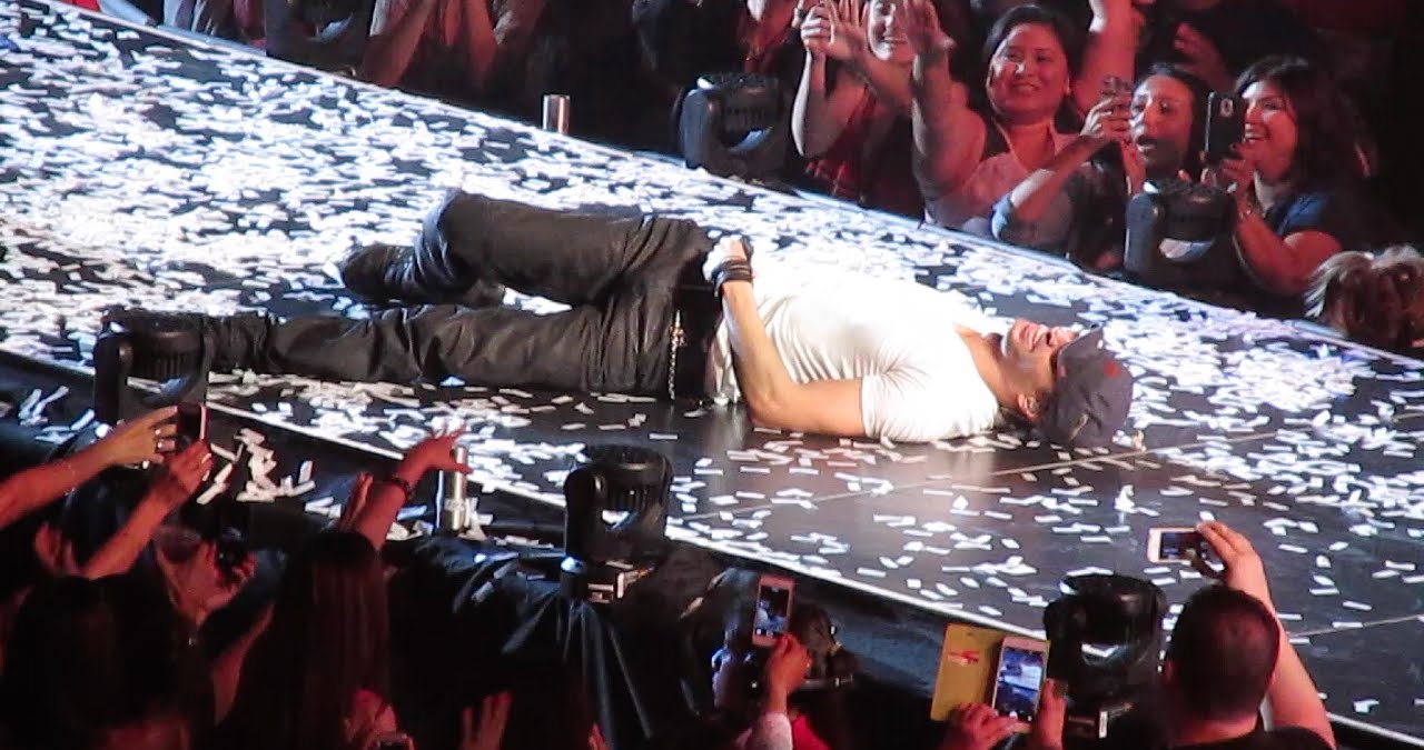 Enrique Iglesias - Bailando (feat. Gente de Zona) [Live - 10/10/14]