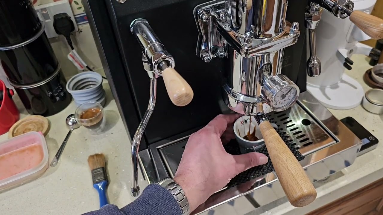 T64 Grinder - 64mm flat burrs, retention test and burr chamber