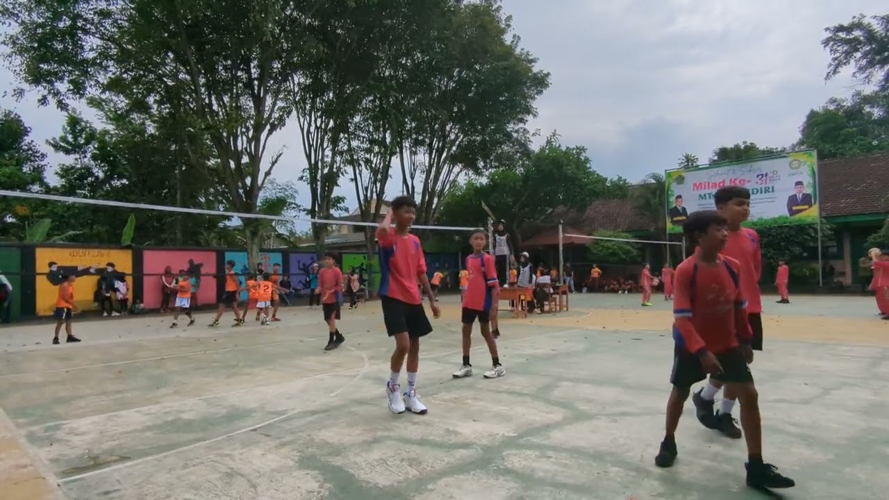 Kekalahan adalah pelajaran...bahwa bukan hanya usaha di butuhkan ,,karena Tuhan yang menentukan🌱