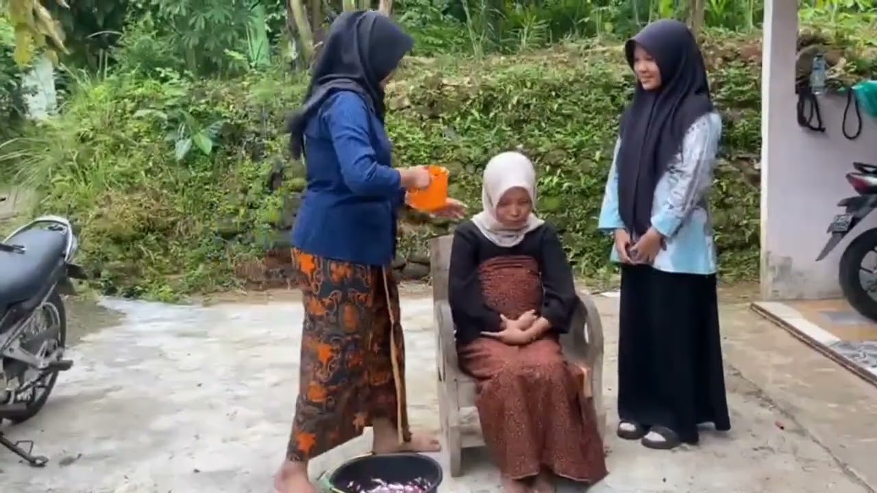 Adat Mitoni: Praktek Budaya Jawa déning Kelompok 1 SMA N 1 Patuk